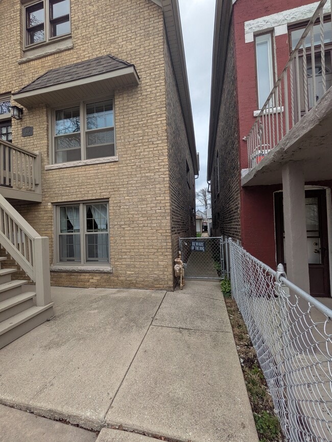 Building Photo - 510 W 45th St