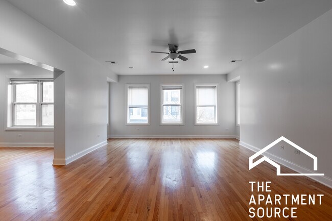 Building Photo - 4501 N Sheridan Rd