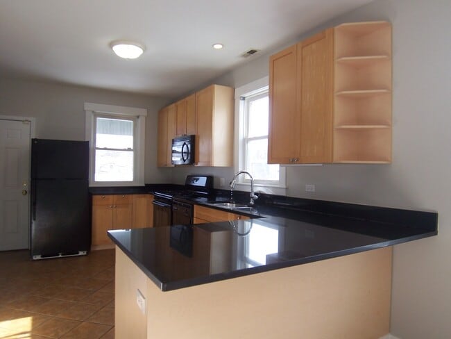 Foto del edificio - 1419 Darrow Ave