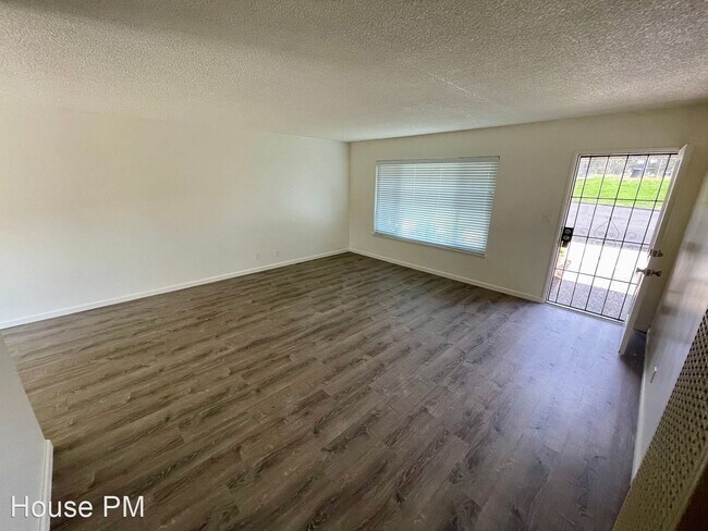 Building Photo - 2 br, 1 bath House - 205 N Walnut