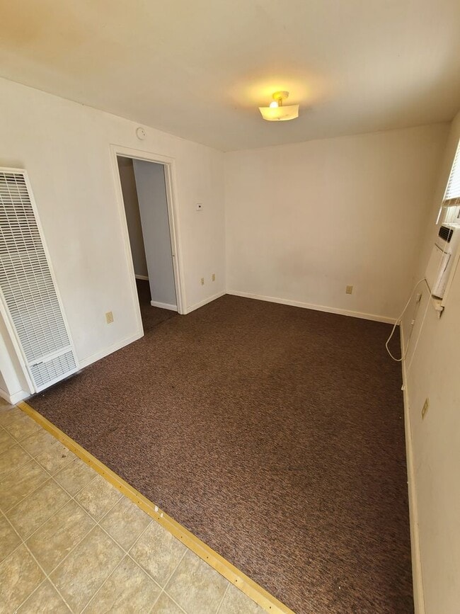 Building Photo - 532 W 14th St