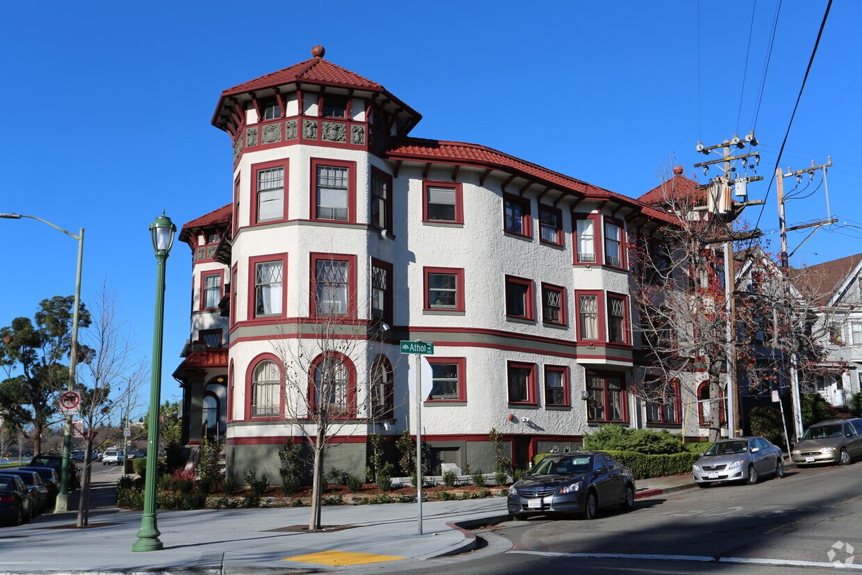 Building Photo - 1800 Lakeshore Ave