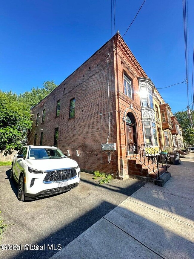 Building Photo - 2916 6th Ave