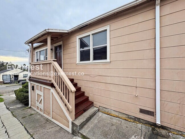 Foto del edificio - 6618 Laird Ave