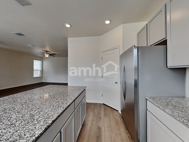 Foto del edificio - 2718 Meadowood Heights