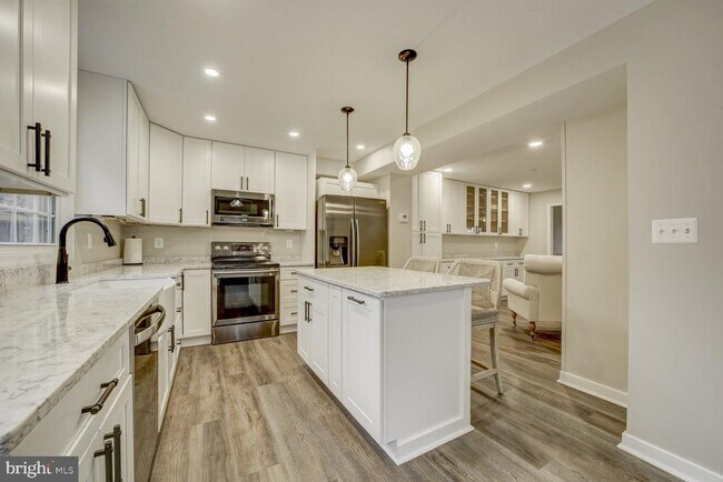 Building Photo - 4083 Norbeck Square Dr