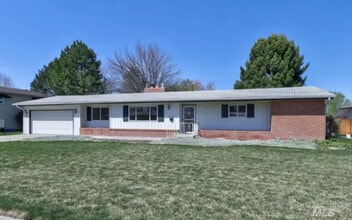 Building Photo - 520 W Bird Ave