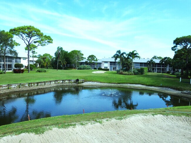 Foto del edificio - 18081 SE Country Club Dr