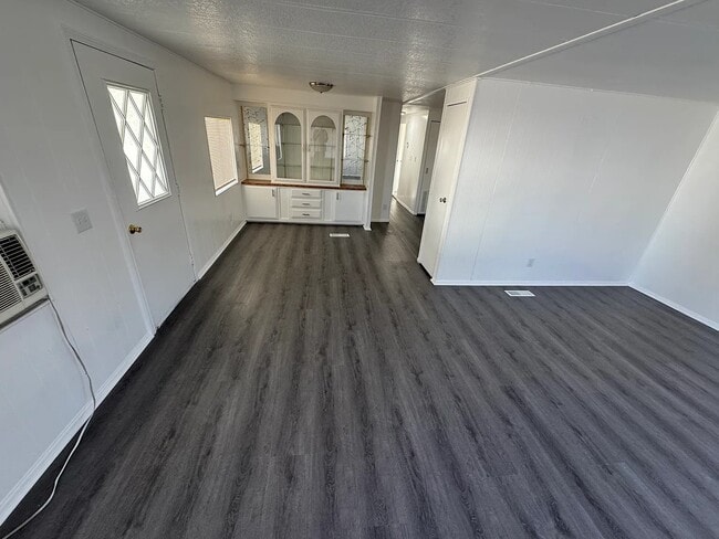 Building Photo - 41 Crooks St