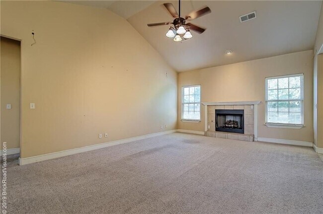 Building Photo - 3 Bedroom Home for Rent in Fayetteville!