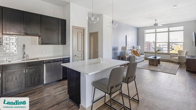 Foto del edificio - 5005 Galleria Dr