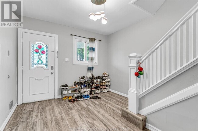 Building Photo - 932 Hall Ave