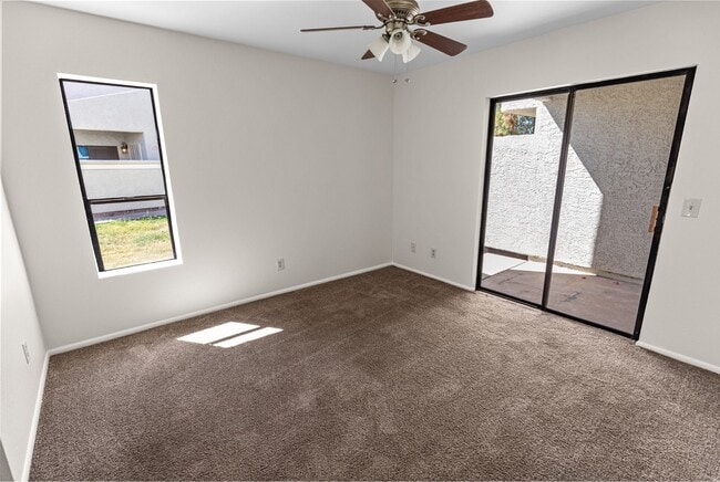 Building Photo - 850 S River Dr