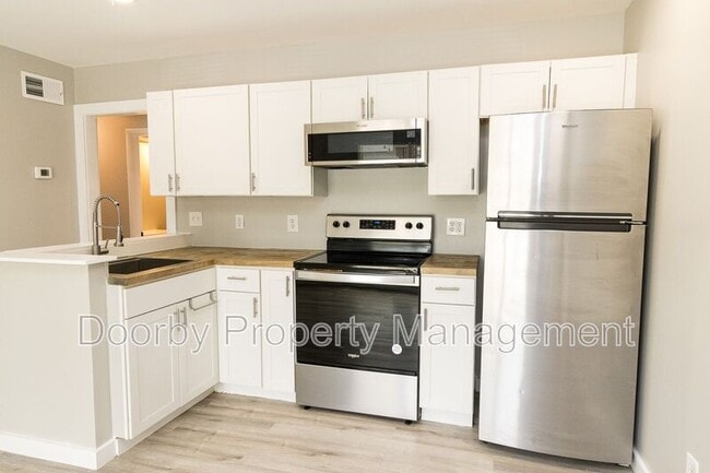 Building Photo - 903 Forest Dale Ln