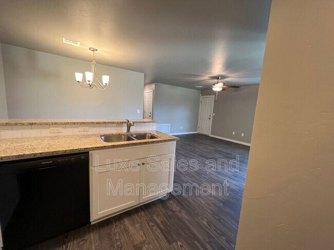 Foto del edificio - 743 SW 13th St