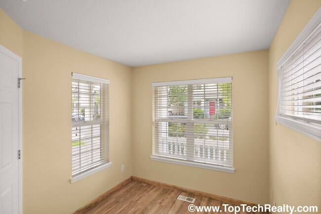 Building Photo - Beautiful 4 BD* 2.5 BA* In Desirable Orenc...