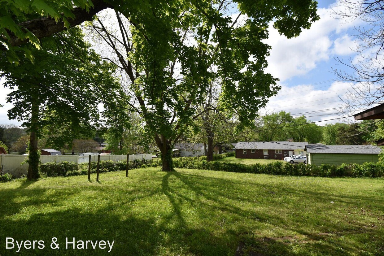 Building Photo - 3 br, 2 bath House - 12 Lexington Dr.