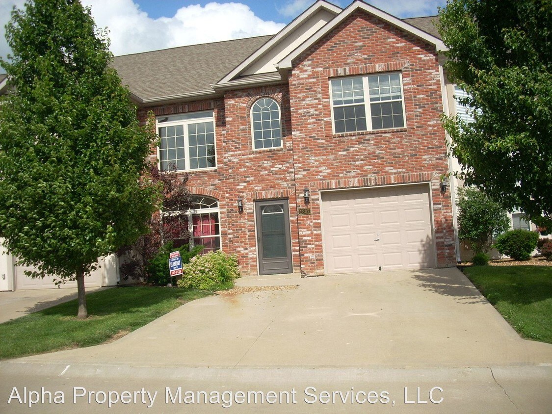 4 br, 2.5 bath House 1207 Halfday Dr. House for Rent in Warrensburg