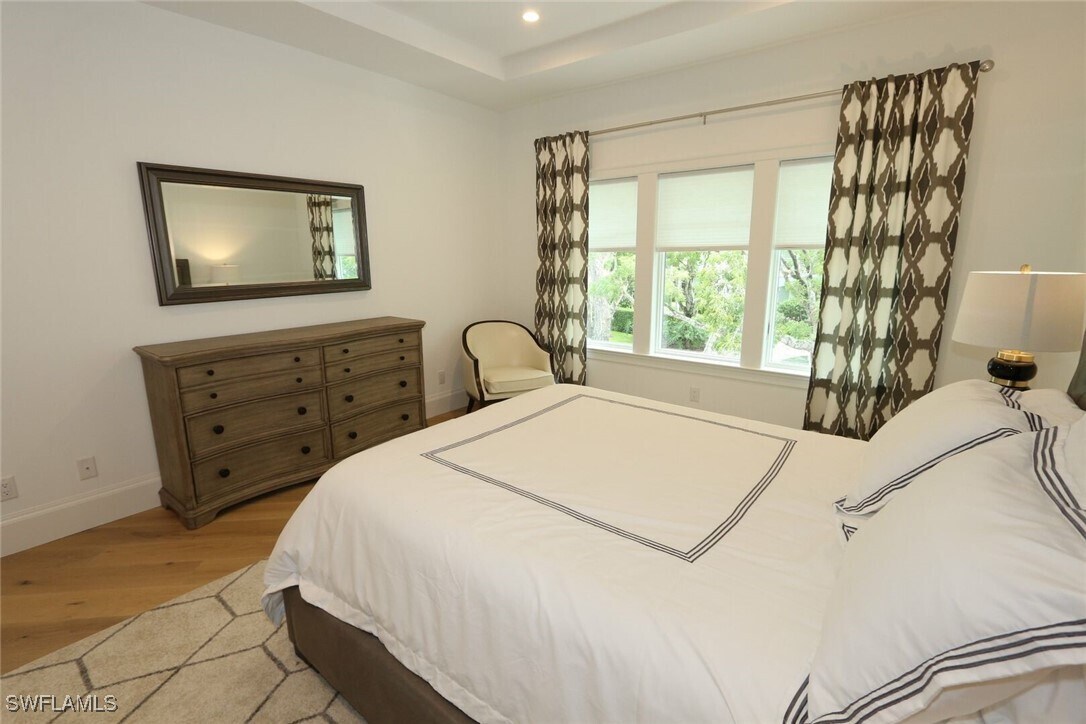 Foto principal - 300 2nd Ave N