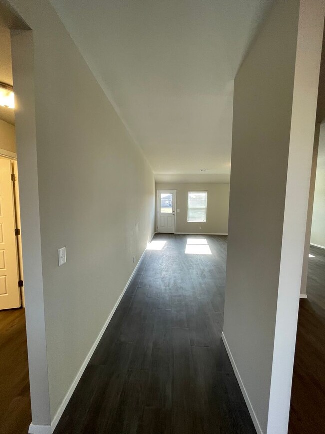 Building Photo - Three Bedroom | Two Bath Home in Bixby