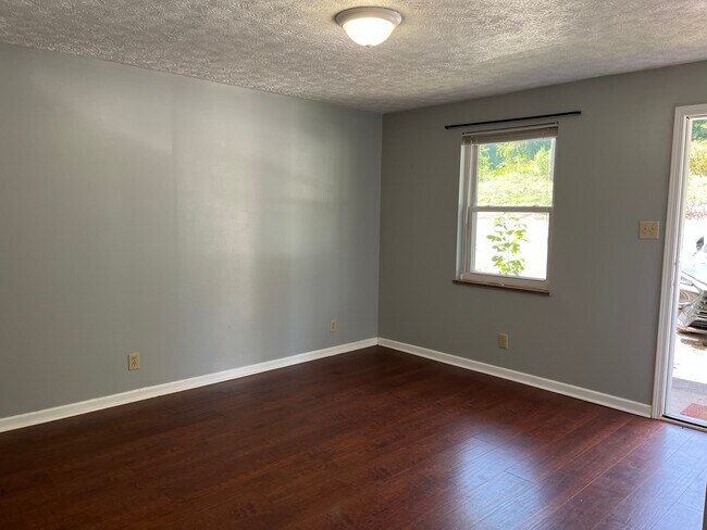 Foto del edificio - 480 E Red Bud Rd