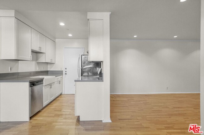 Foto del edificio - 525 N Sycamore Ave