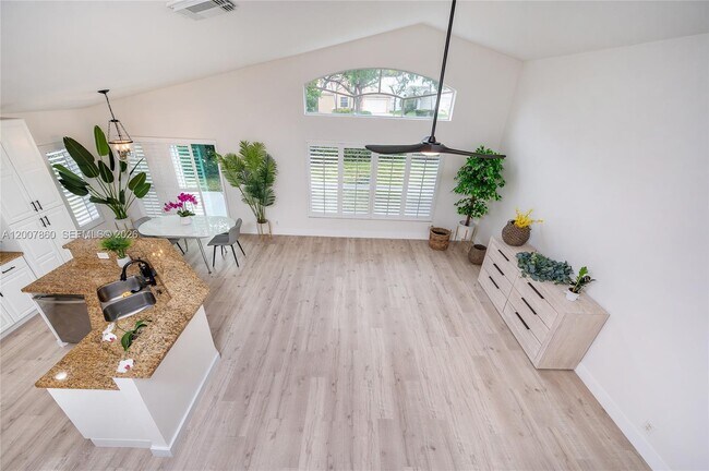 Foto del edificio - Northwest 144th Avenue, Pembroke Pines, FL 33028 - 4 BR 2.5 BA single-family home