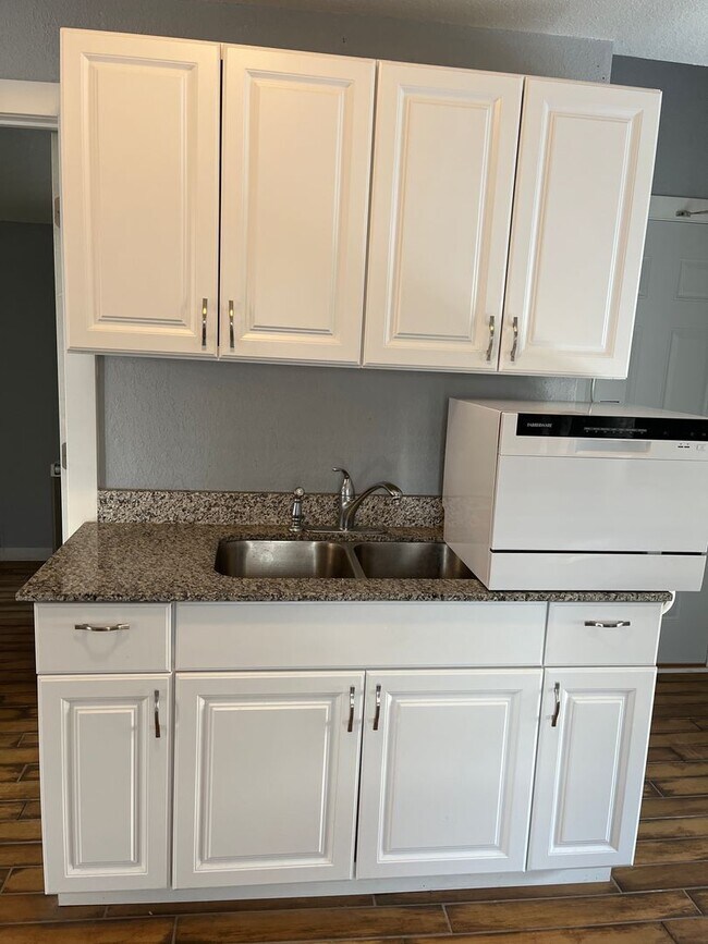 Building Photo - 421 Mount Ida