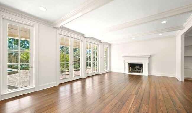 Foto del edificio - Grand 5BR Oasis with Courtyard & Outdoor K...