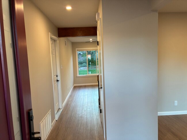 Building Photo - 405 Solano Dr