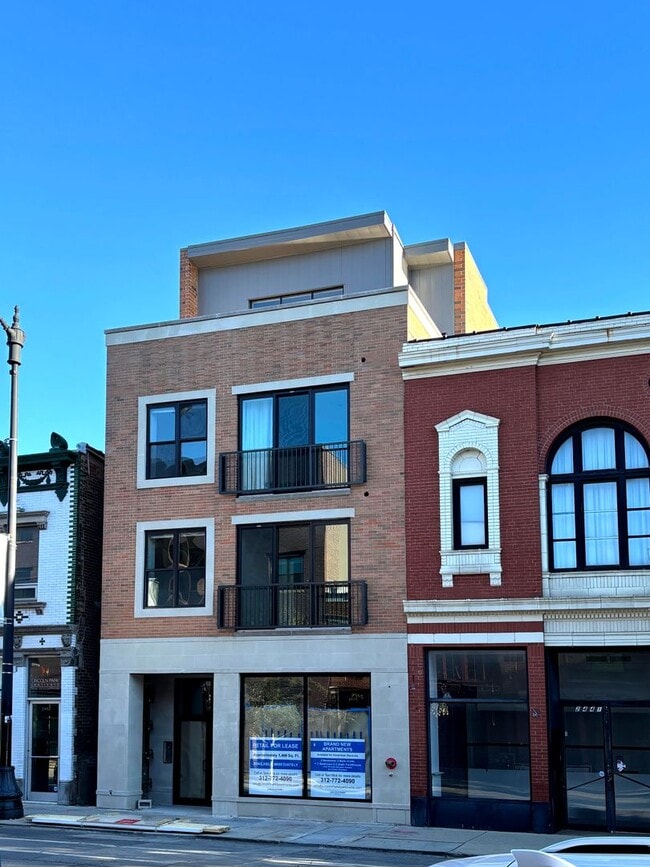 Foto del edificio - Spectacular 3 Bed/3 Bath Penthouse Apartment in prime Lincoln Park Location. Semi-Private Elevato...