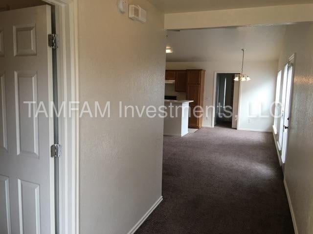 Building Photo - Three Bedroom Duplex - Great Location!