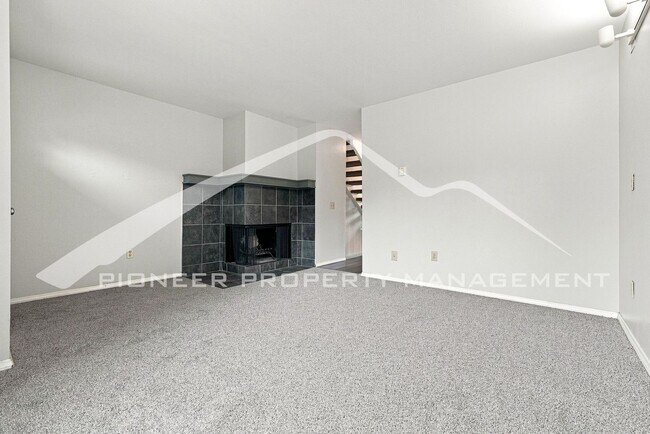 Building Photo - 7885 Barbara Ann Dr