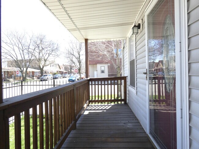 Building Photo - 1500 N Ridgeway Ave