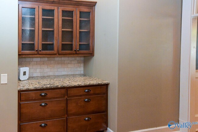 Foto del edificio - 305 Walden Glen Ct