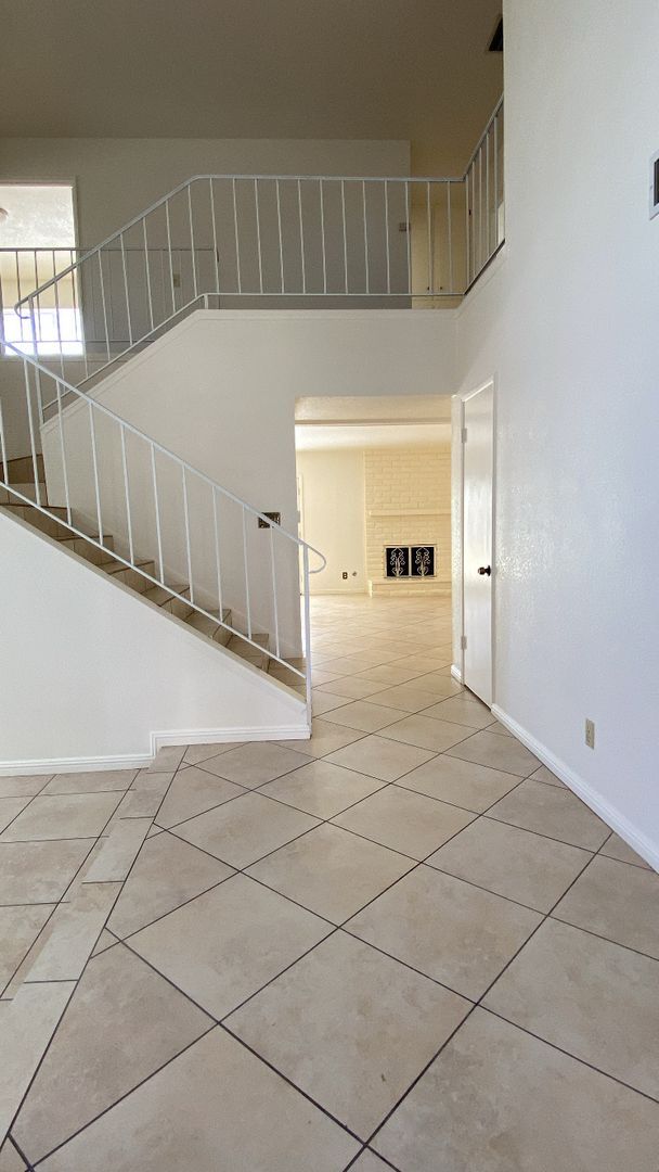 Building Photo - Very Spacious West Lancaster Home
