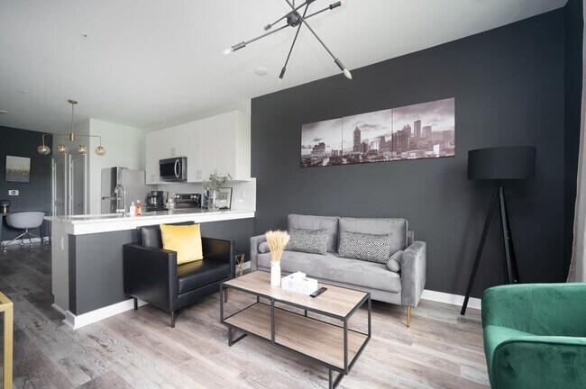 Building Photo - 525 Parkway Dr NE