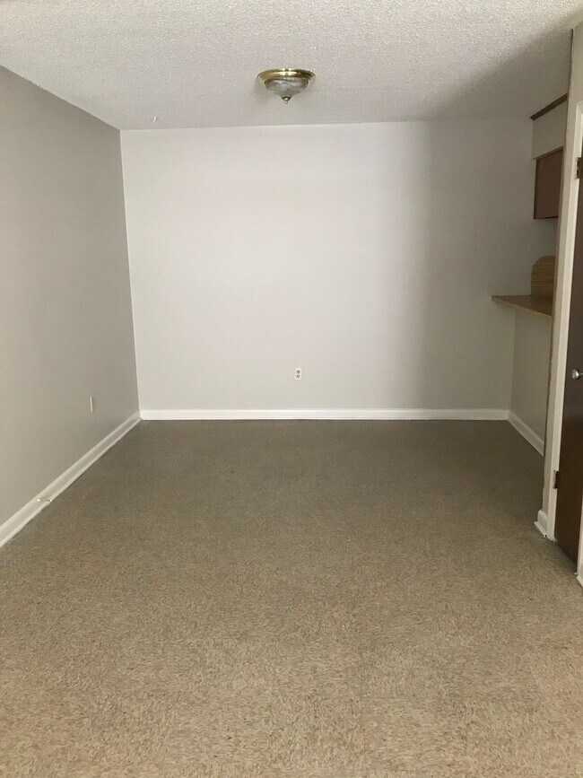 Dining Room - 8828 GSRI Ave