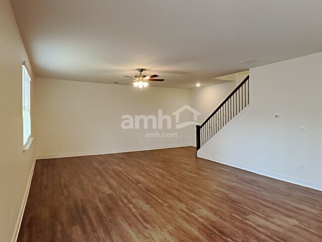 Building Photo - 5235 Valley Dr