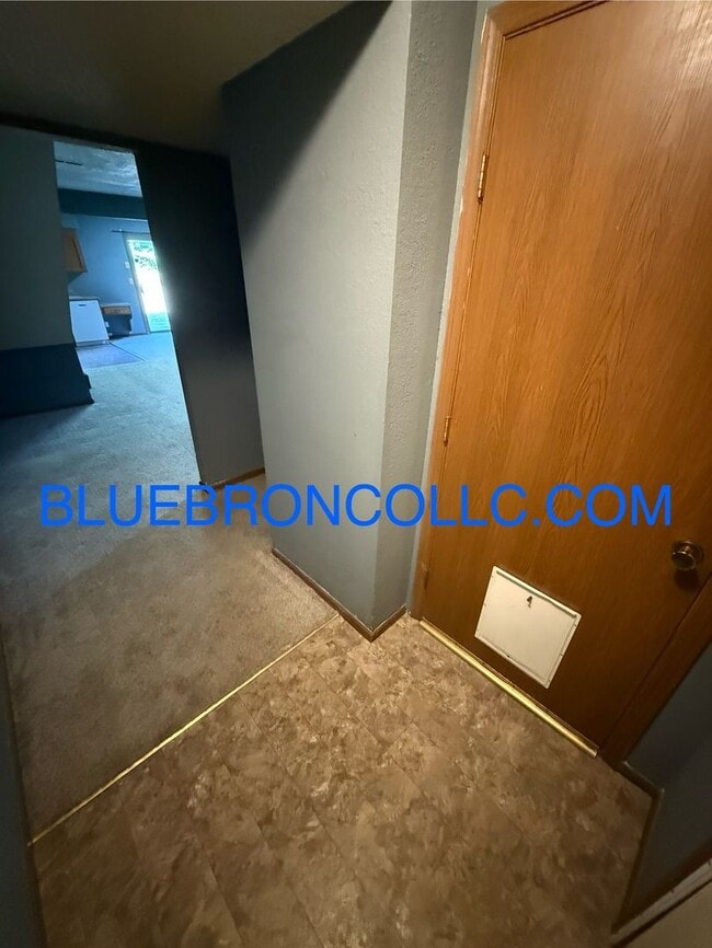 Building Photo - This one will go fast, marvelous 2 bedroom...