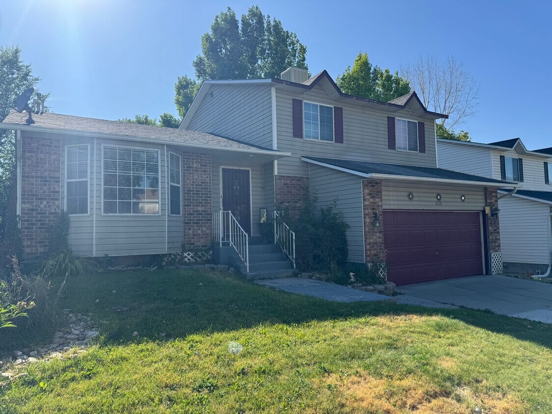 Foto principal - For Rent – Spacious 4 Bed, 3 Bath Home