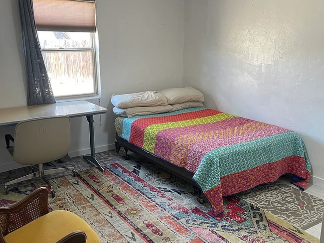 Building Photo - 902 E Prince Rd