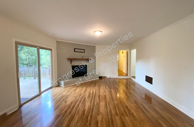 Foto del edificio - 109 Wood Heights Ave