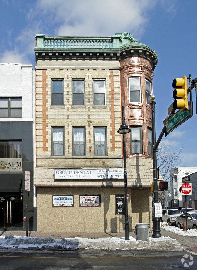 Building Photo - 182 Ferry St