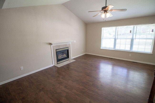 Building Photo - 1329 Valley Creek Ln