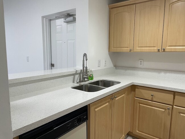 Foto del edificio - 6700 NW 114th Ave