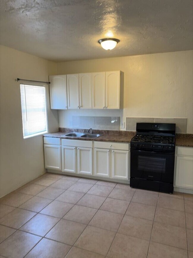 Foto del edificio - 204 W Kelso St