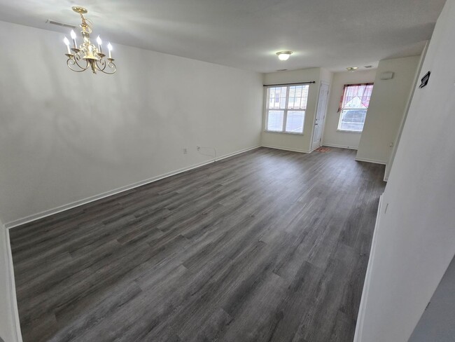 Building Photo - Welcome to this charming townhome in desirable Brambleton!
