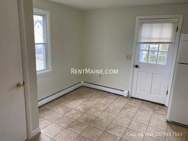 Building Photo - 13 Hemlock St