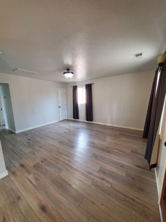 Building Photo - 709 La Veta Dr NE